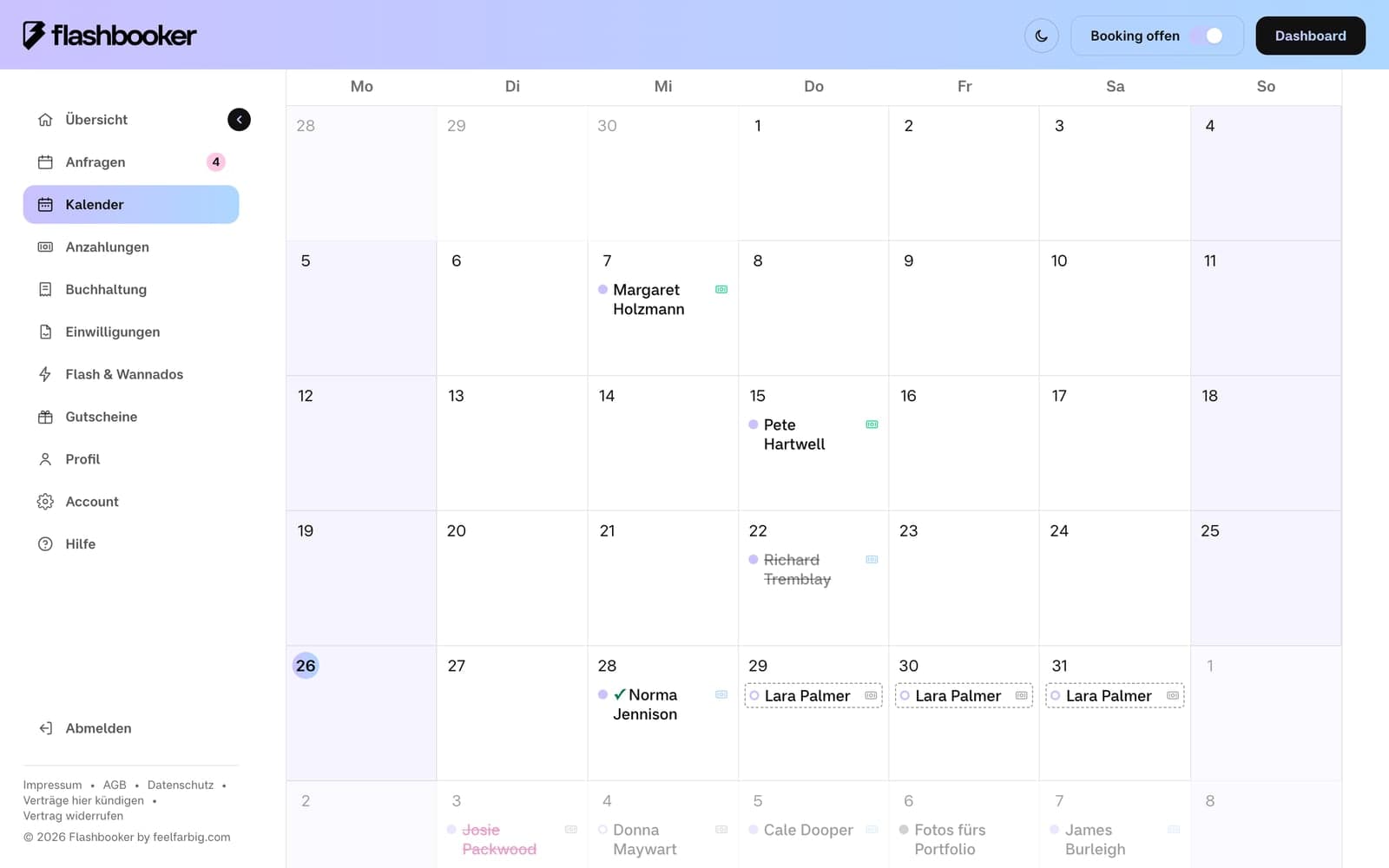 Kalender im Dashboard als Monatsansicht mit Terminen und gestrichelten Vorschlägen